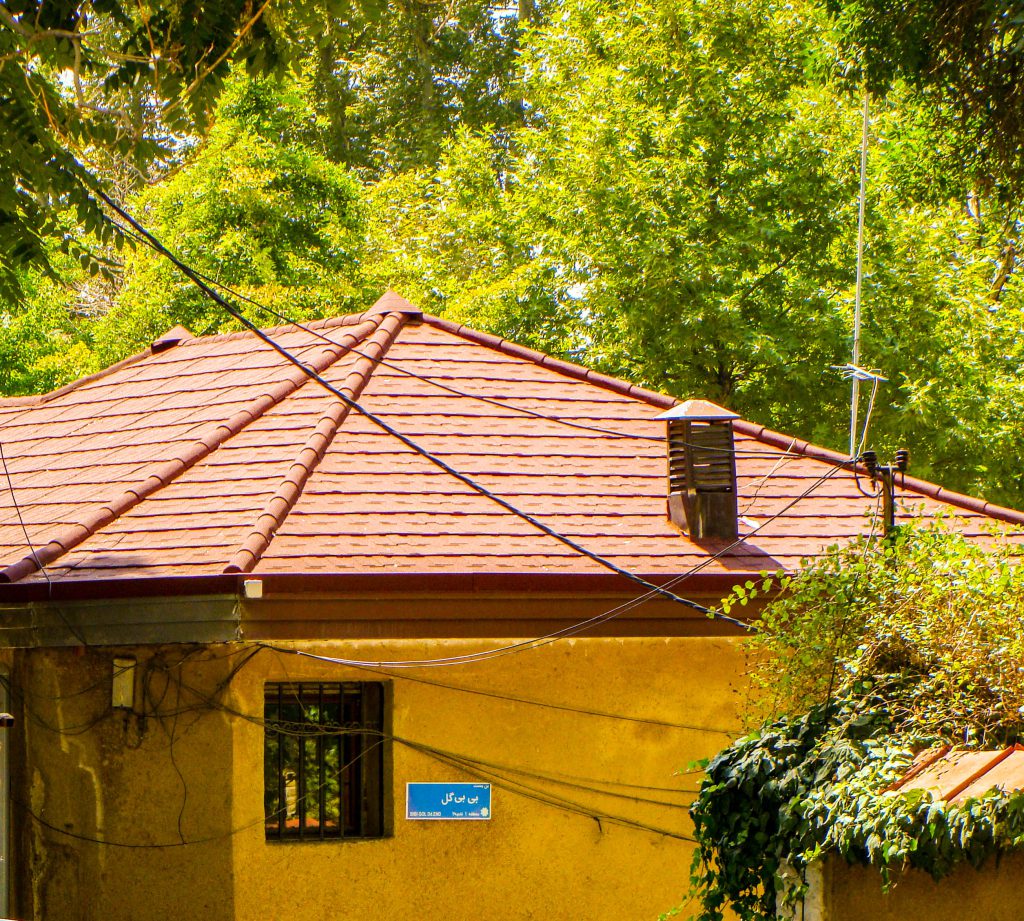 انواع سقف شیروانی جلوی ساختمان